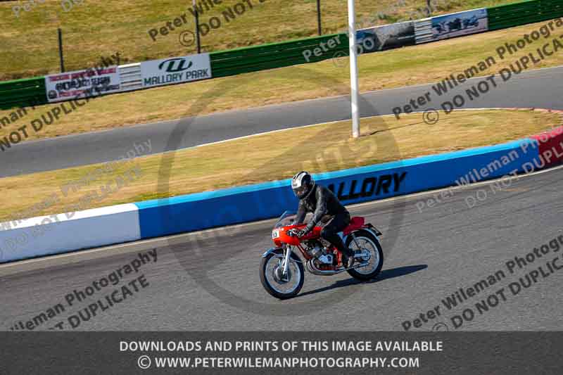 Vintage motorcycle club;eventdigitalimages;mallory park;mallory park trackday photographs;no limits trackdays;peter wileman photography;trackday digital images;trackday photos;vmcc festival 1000 bikes photographs